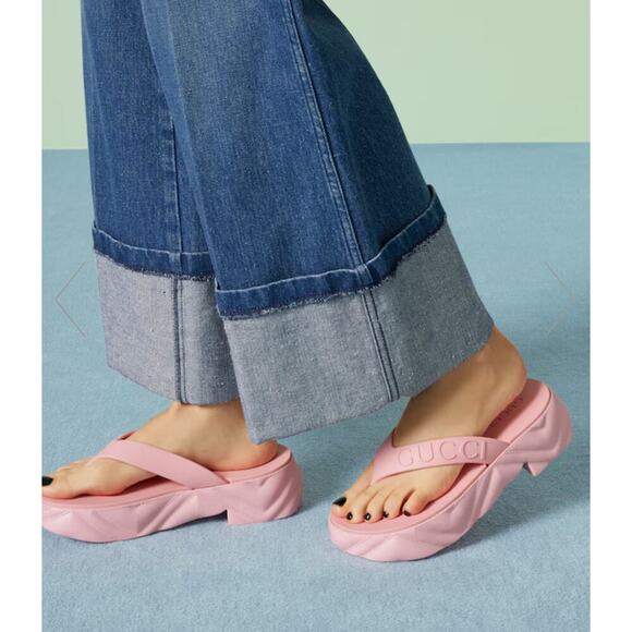 Gucci Wild Rose Rubber Flip Flop - Picture 1 of 5